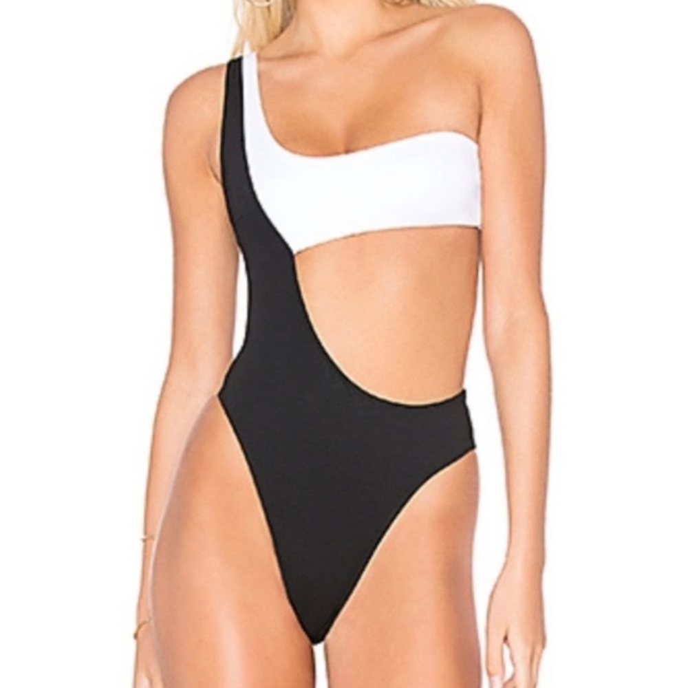 LOOKING FOR THIS KENDALL + KYLIE SWIMSUIT
